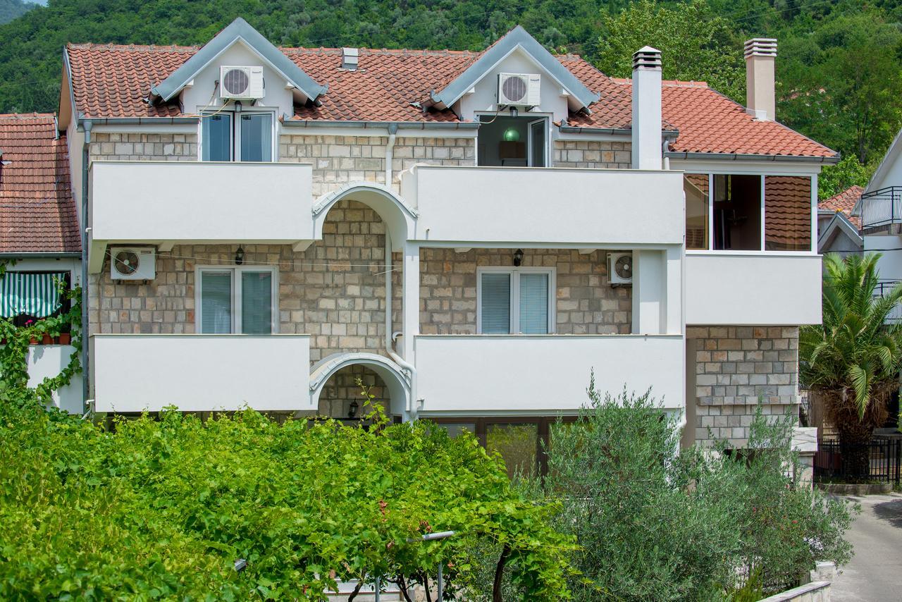 Apartmani Krgusic Τίβατ Εξωτερικό φωτογραφία